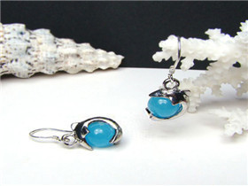 钻石饰品价格解析与选购指南 如何准确查询并购买心仪首饰