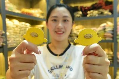 冠军同款背后的产业链 从“一秒六只”看义乌小商品的生产与销售优势